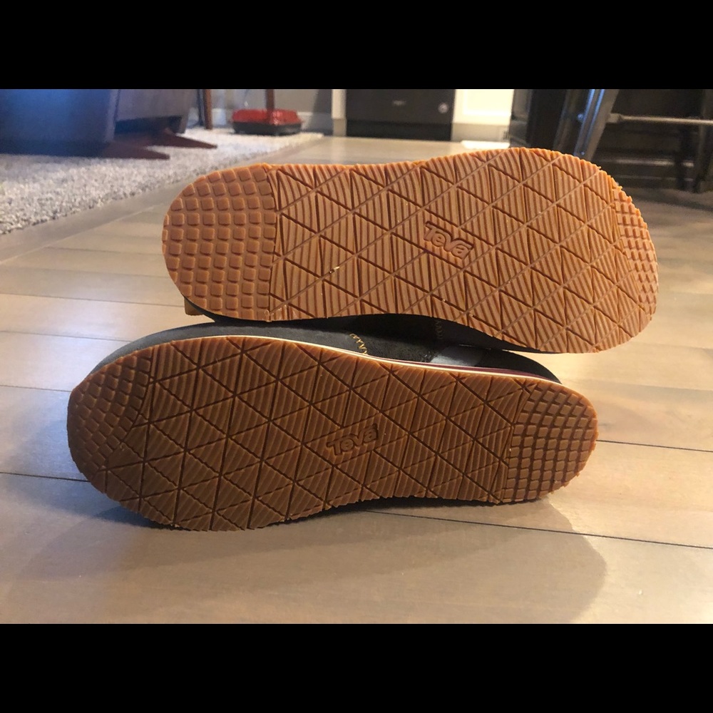 New in box, Teva Highside
